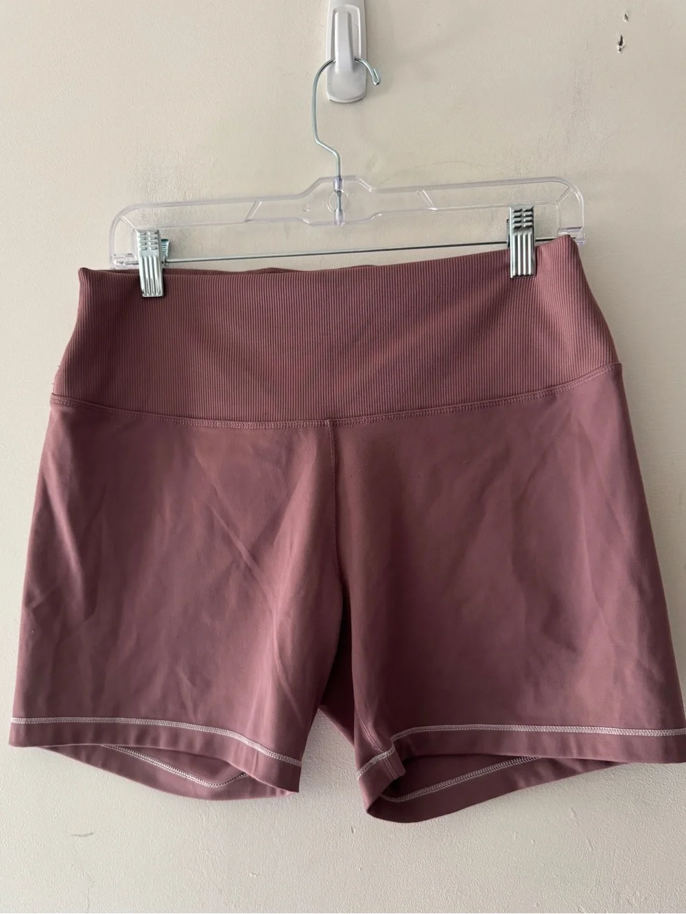 Nike One High Waist Biker Shorts 5‎ in Mauve Pink